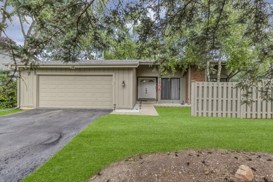 755 N Woodfield TRL, Roselle, IL 60172