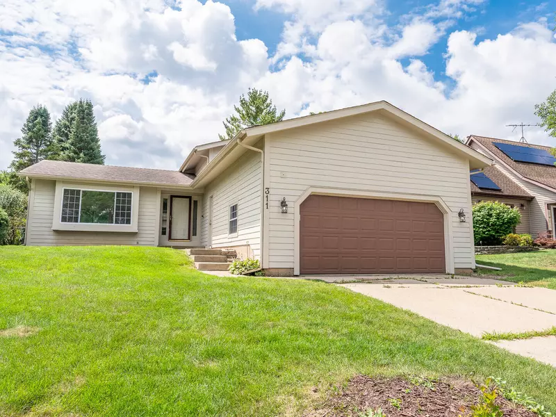 311 Wellington DR, Streamwood, IL 60107