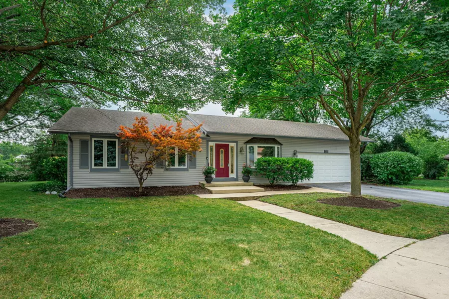 823 Anchor CT, Bartlett, IL 60103