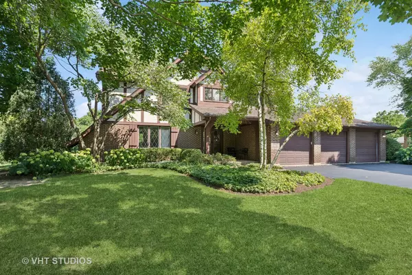 14 Trent RD, Hawthorn Woods, IL 60047