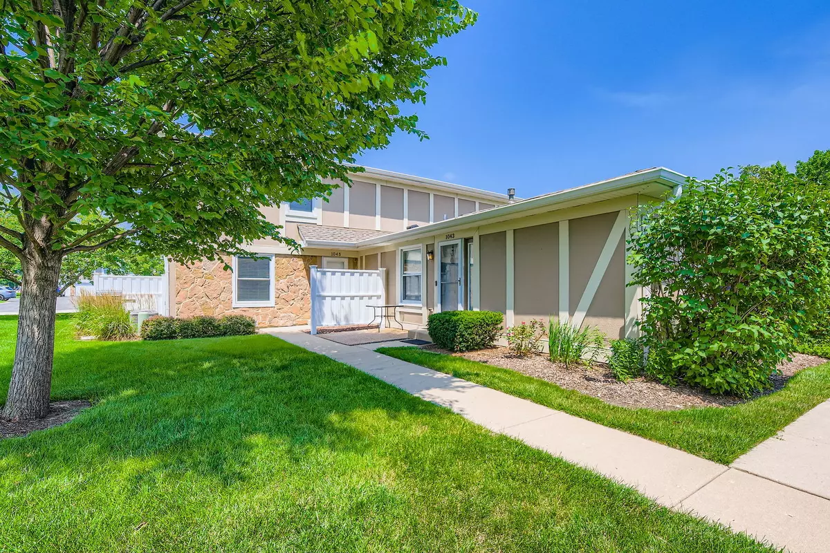 Schaumburg, IL 60193,1045 Hampton Harbor #1045