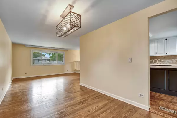 Schaumburg, IL 60193,630 Clover LN