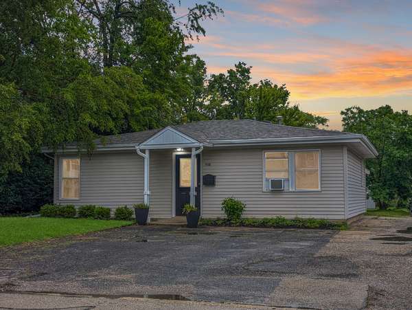 950 N BRAINARD ST, Naperville, IL 60563