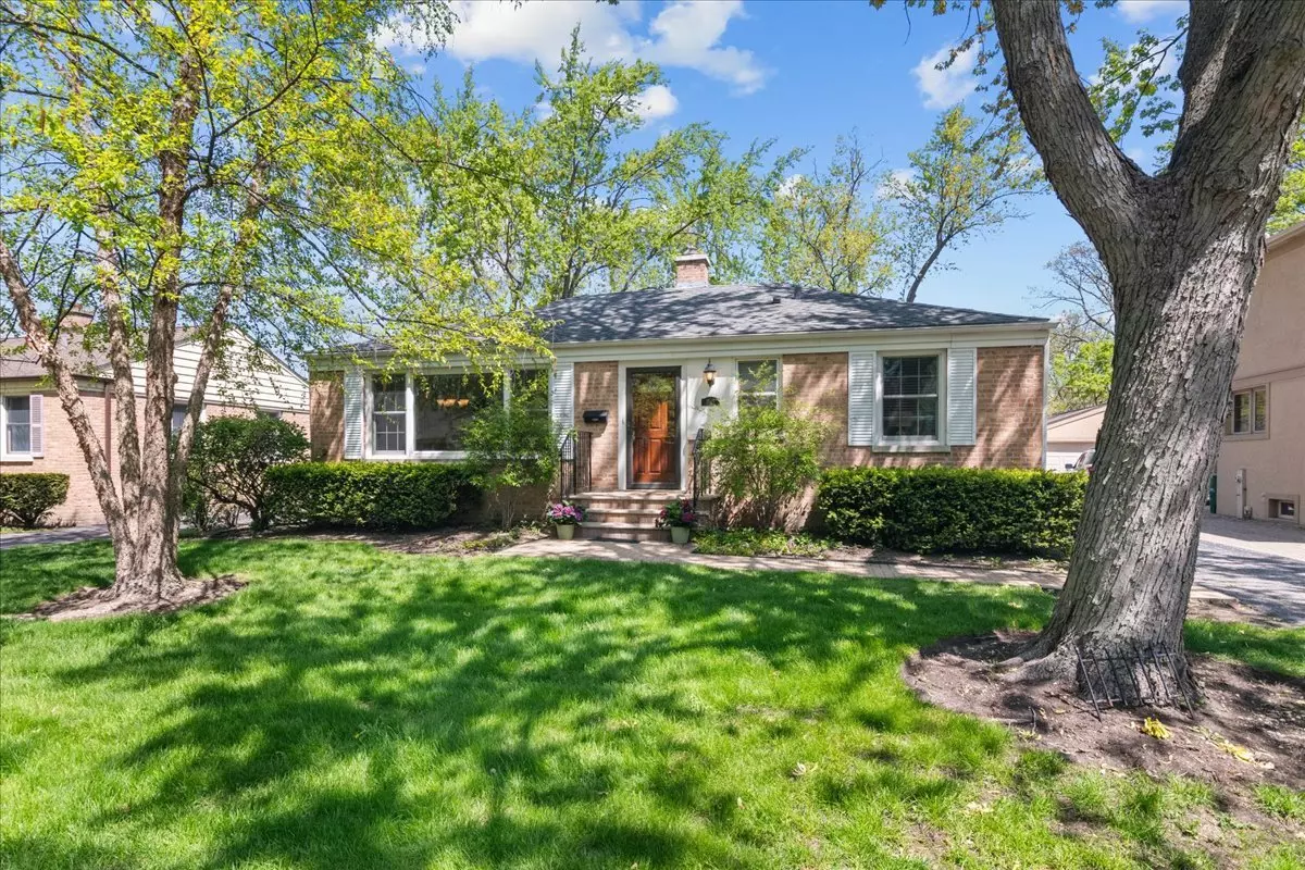 Northfield, IL 60093,1945 Bosworth LN