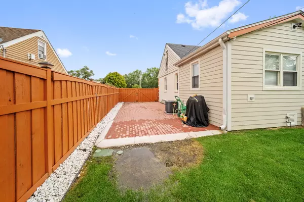 Bridgeview, IL 60455,6825 Garden LN