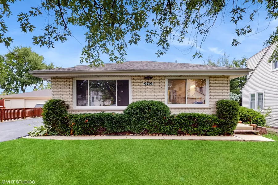 9719 S 81st AVE, Palos Hills, IL 60465