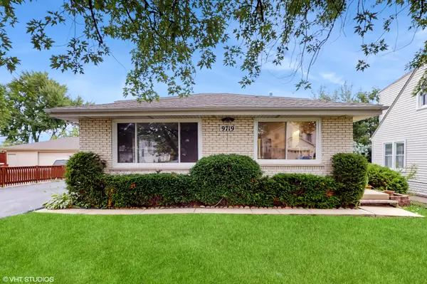 9719 S 81st AVE, Palos Hills, IL 60465