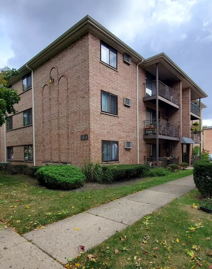 Chicago, IL 60656,8749 W SUMMERDALE AVE #1C