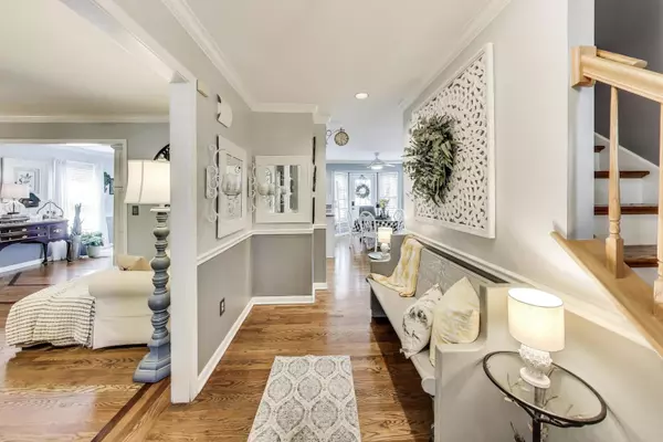 Geneva, IL 60134,346 Colonial CIR