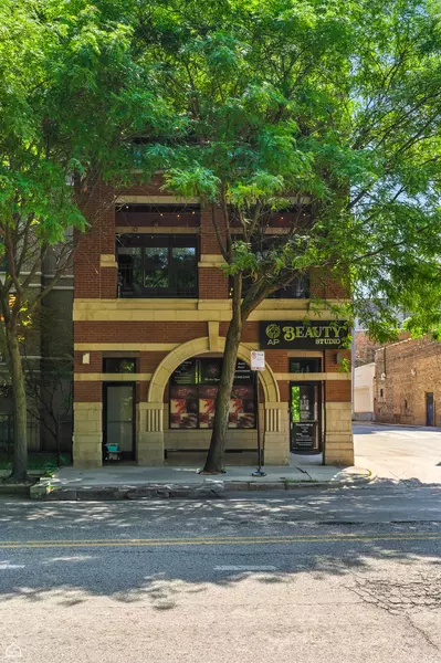 2343 W Montrose AVE #101, Chicago, IL 60618