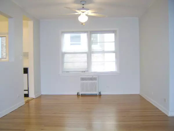 Evanston, IL 60202,530 Michigan AVE #3E