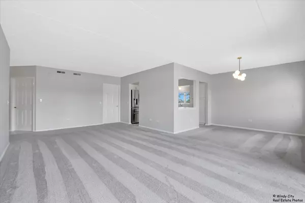 Chicago, IL 60656,5555 N Cumberland AVE #410