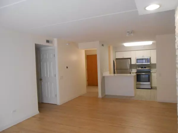 Evanston, IL 60202,811 Chicago AVE #604