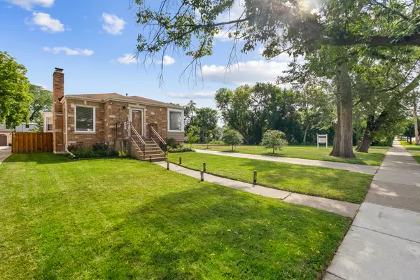 Park Ridge, IL 60068,447 N Northwest HWY