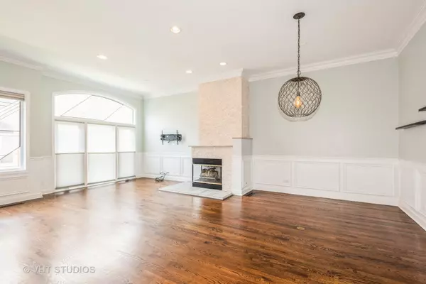 Oak Park, IL 60302,235 S Marion ST #C