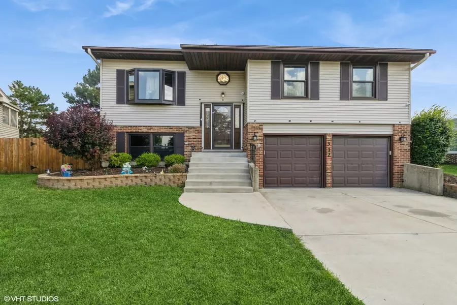 312 Dancing Water CT, Carol Stream, IL 60188