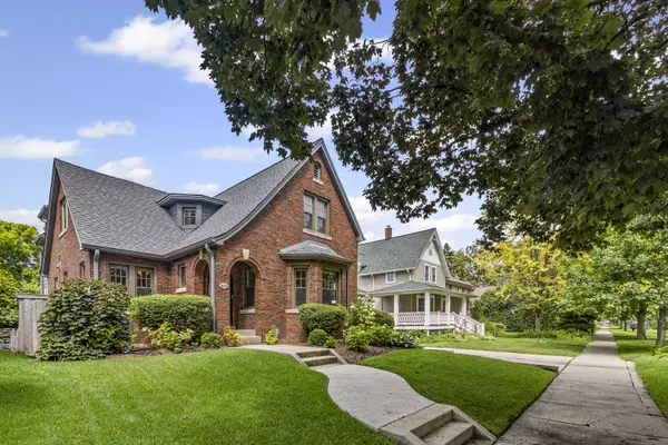 809 N Marion ST, Oak Park, IL 60302