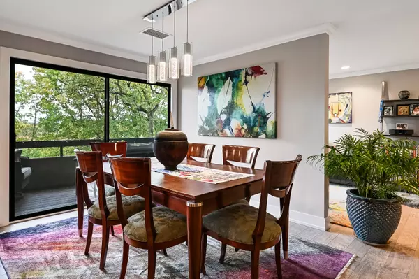 Hinsdale, IL 60521,1409 Burr Oak RD #311A