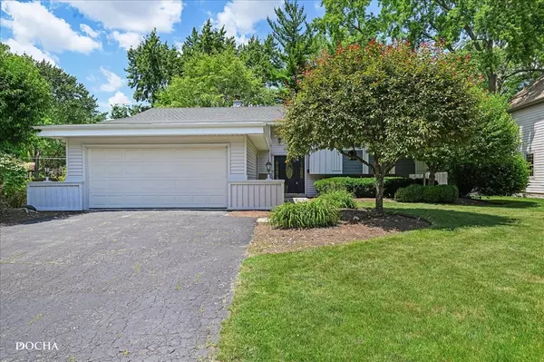 425 W Gartner RD, Naperville, IL 60540