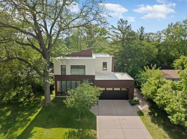 Deerfield, IL 60015,920 Appletree LN