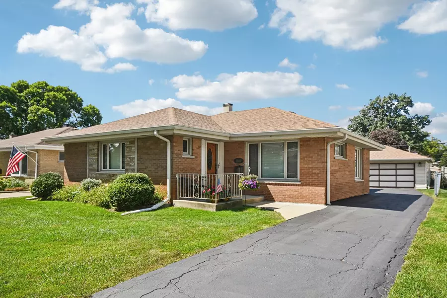 2300 Boeger AVE, Westchester, IL 60154