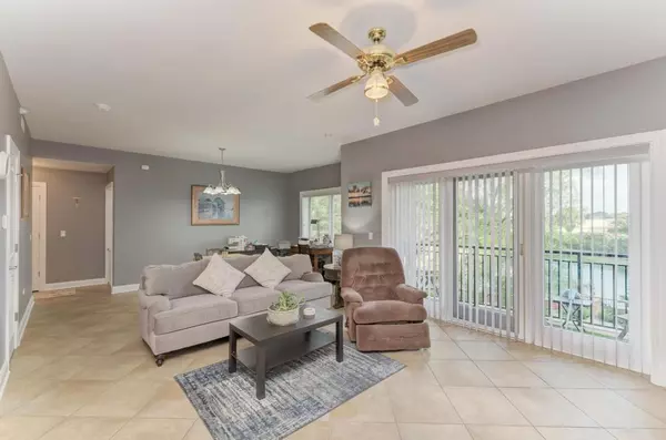 Addison, IL 60101,1210 N Foxdale DR #105