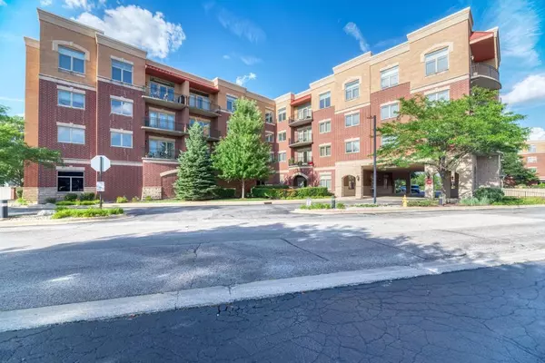 1210 N Foxdale DR #105, Addison, IL 60101