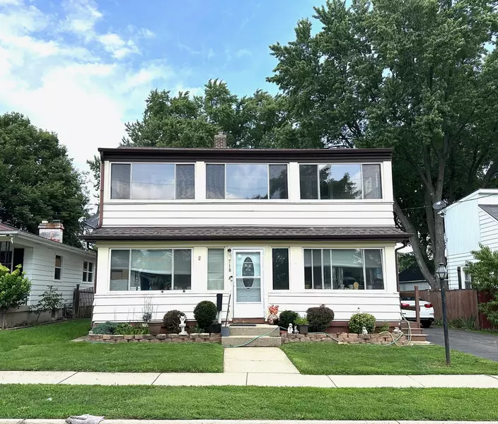 718 Parkway AVE #B, Elgin, IL 60120