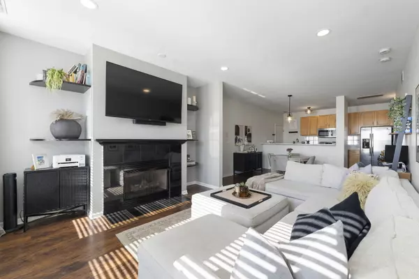 Chicago, IL 60610,1255 N Orleans CT #1104