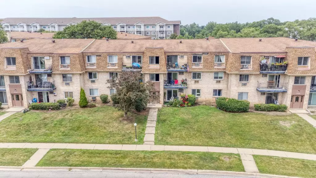 256 Shorewood DR #2C, Glendale Heights, IL 60139