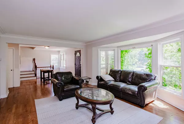 Des Plaines, IL 60016,974 Webster LN