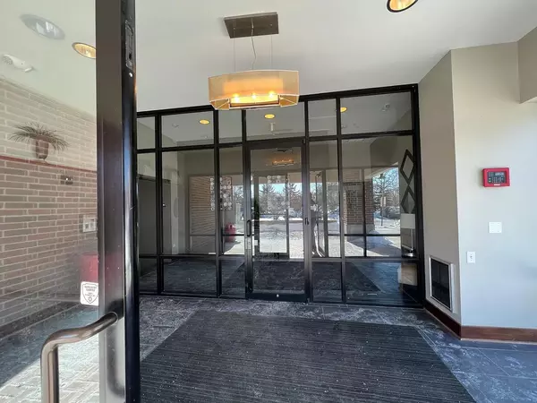 Bartlett, IL 60103,241 S Main ST #207