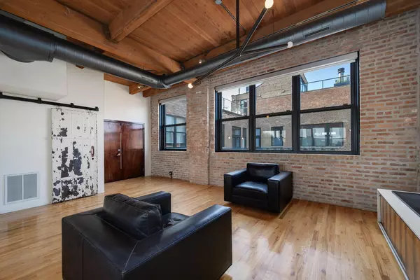 Chicago, IL 60612,2250 W OHIO ST #301