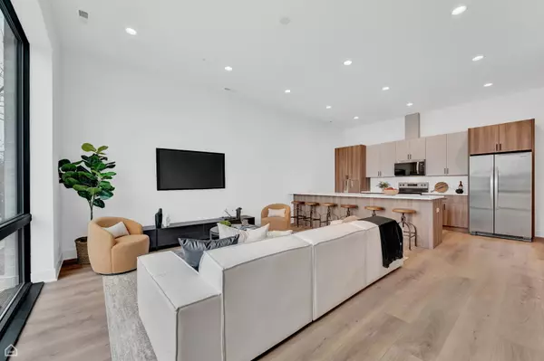 Chicago, IL 60608,1615 W 13 ST #100