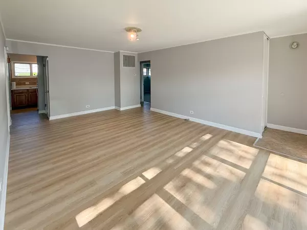 Westchester, IL 60154,917 Bristol AVE