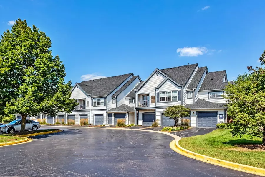 122 Brahms CIR #122, Wheaton, IL 60189
