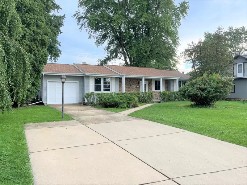 552 Cochise PL, Carol Stream, IL 60188