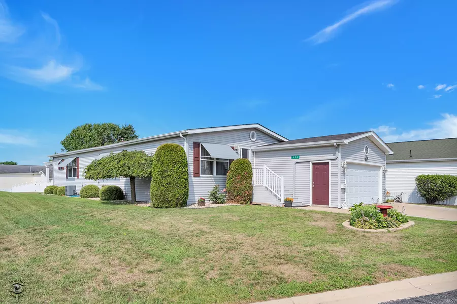 956 Holly DR, Manteno, IL 60950