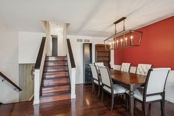 Hodgkins, IL 60525,6506 Kimball AVE