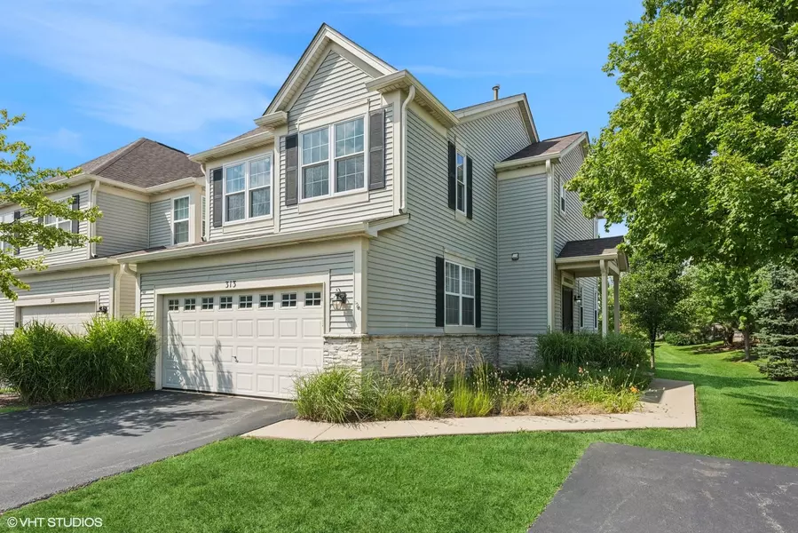 313 Robin Glen LN, South Elgin, IL 60177