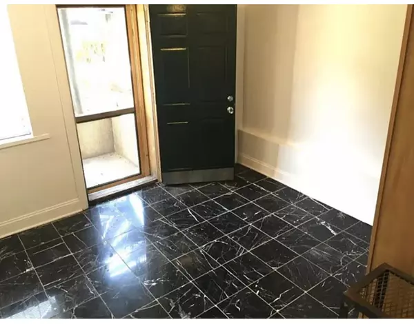 Chicago, IL 60647,2921 W Lyndale ST