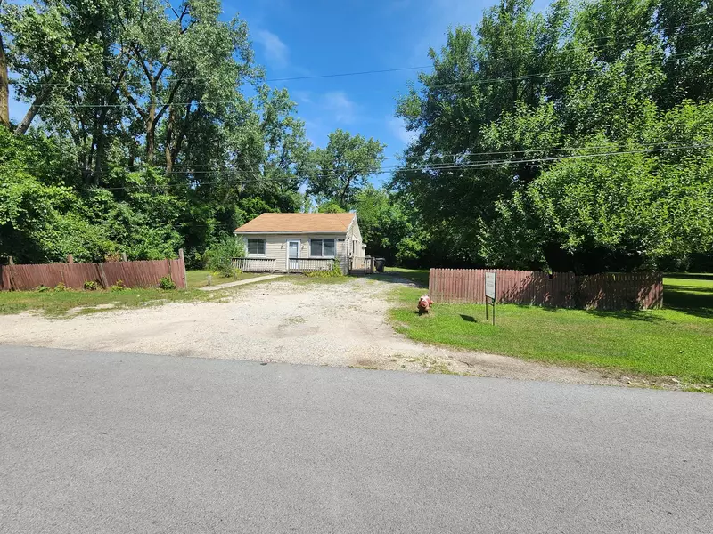 3702 Lincoln LN E, Robbins, IL 60472