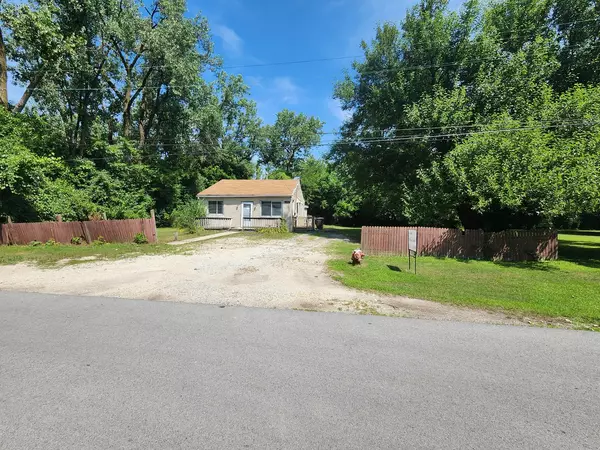 3702 Lincoln LN E, Robbins, IL 60472