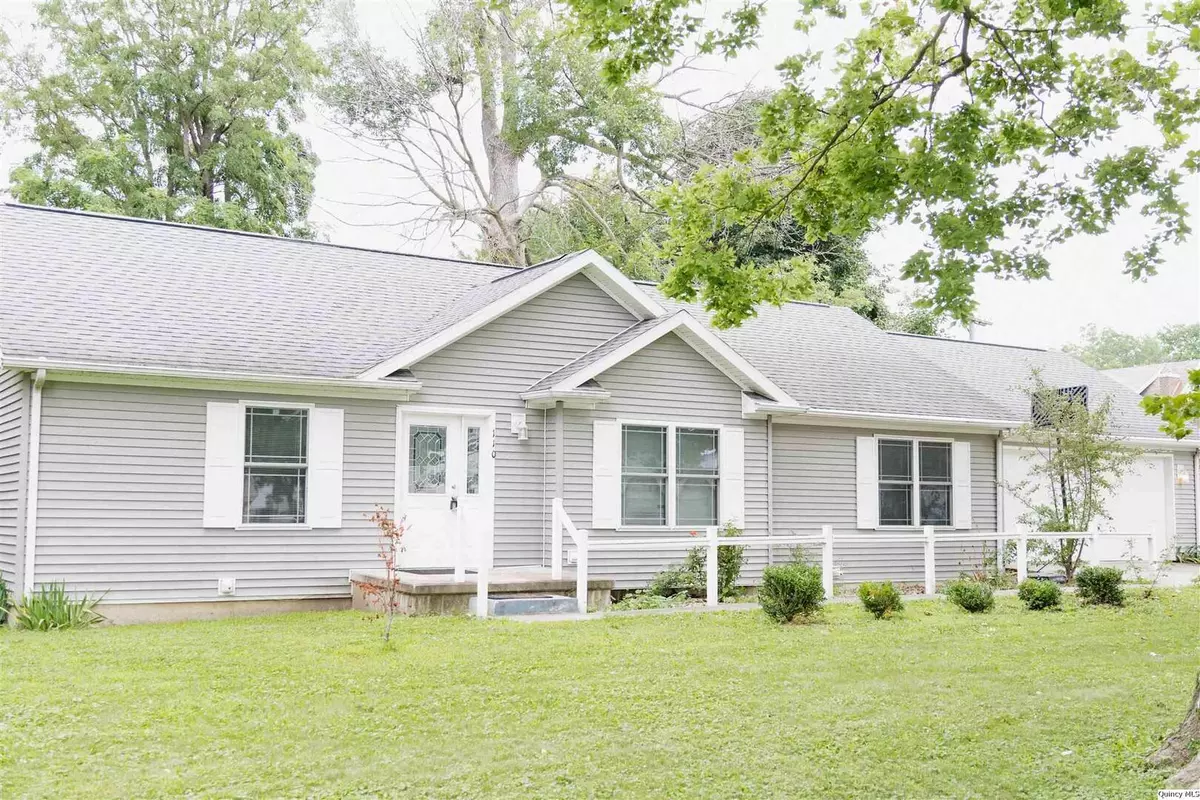 Camp Point, IL 62320,110 E Prairie ST