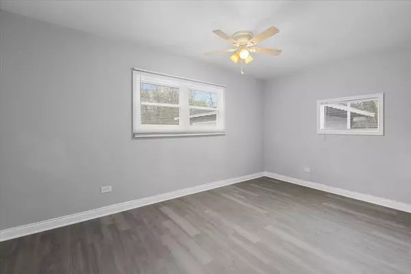 Calumet City, IL 60409,877 163rd ST