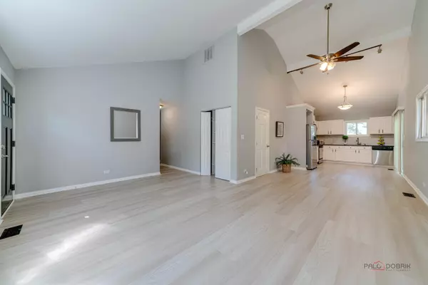 Mundelein, IL 60060,26829 N Circle DR