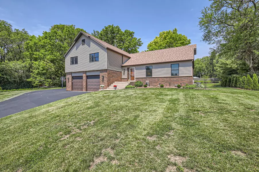 1718 Rosewood LN, Johnsburg, IL 60051