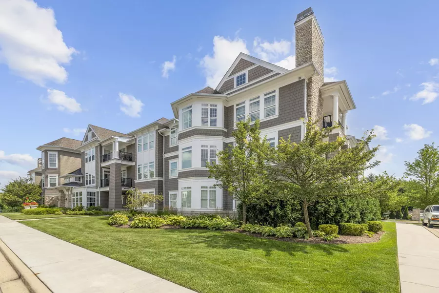 8 E Kennedy LN #206, Hinsdale, IL 60521