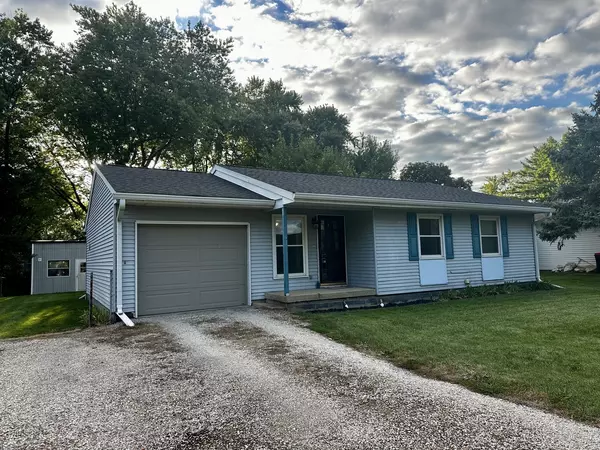 9 Kirkwood DR, Clinton, IL 61727