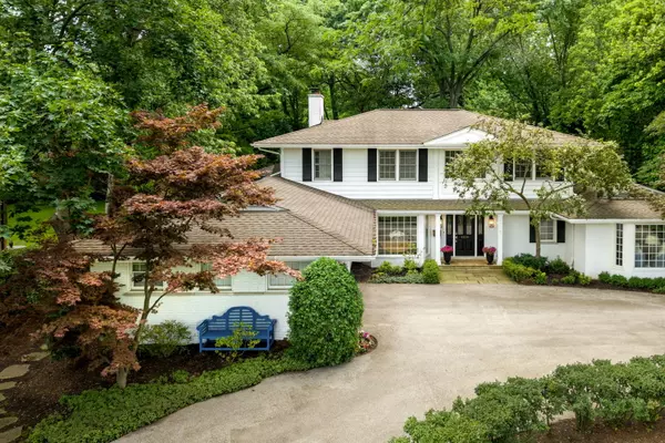 Winnetka, IL 60093,1118 Mount Pleasant RD